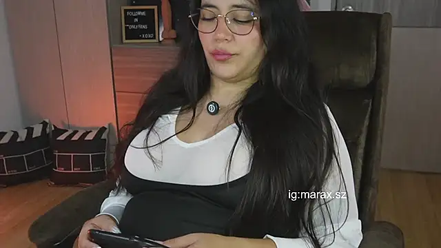 Mara HugeAss online show from April 4, 2026, 2:12 pm