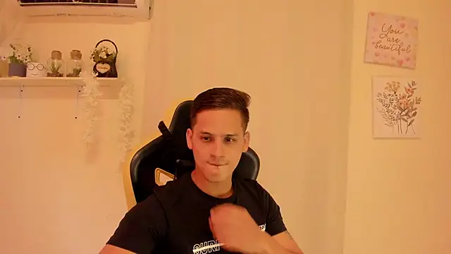 sexy andres01 online show from May 5, 2026, 10:02 pm