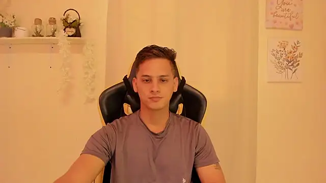 sexy andres01 online show from April 30, 2026, 3:19 pm