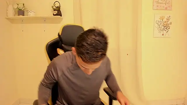sexy andres01 online show from June 4, 2026, 2:33 pm