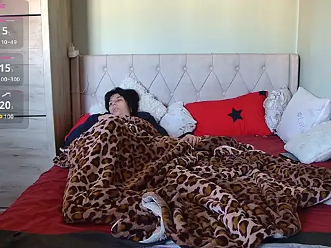 tess1980 online show from February 27, 2026, 7:19 am