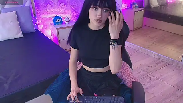 Cloee tay1 online show from April 16, 2026, 12:28 pm