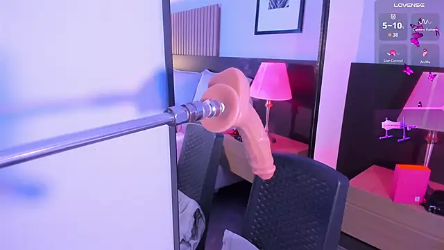 lanna doll  online show from April 18, 2026, 7:07 pm