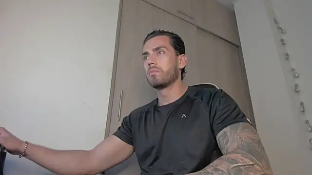 Axel  Blaze online show from April 7, 2026, 12:18 pm