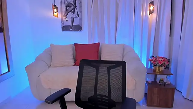 IsabellaLux  online show from April 10, 2026, 3:41 pm