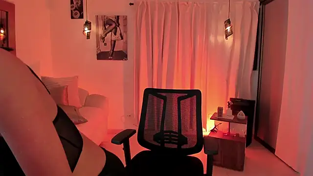 Snapshot of IsabellaLux_ chatting on July 14, 2026, 7:42 pm IsabellaLux online show from July 14, 2026, 7:42 pm