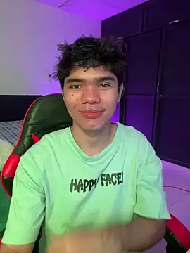 Snapshot of Camii_pink chatting on March 4, 2026, 6:37 pm Camii pink online show from March 4, 2026, 6:37 pm