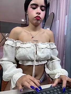 kitty rousse01 online show from May 5, 2026, 11:24 am