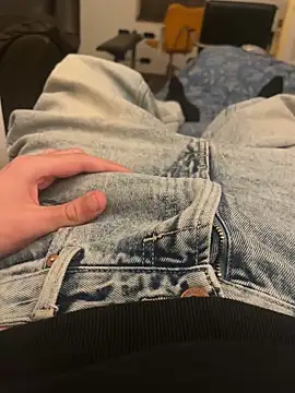 andri020292 online show from February 24, 2026, 9:26 pm