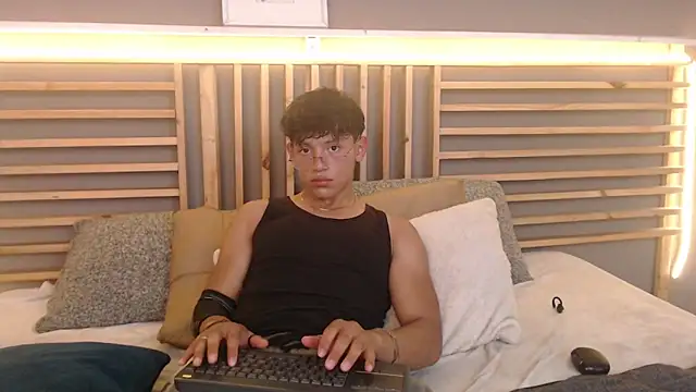 Snapshot of clark_ken01 chatting on March 3, 2026, 8:38 pm clark ken01 online show from March 3, 2026, 8:38 pm