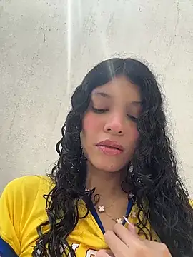 Sophiemoo  online show from June 12, 2026, 3:32 pm