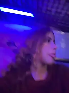 MiluRossee online show from April 18, 2026, 3:42 am