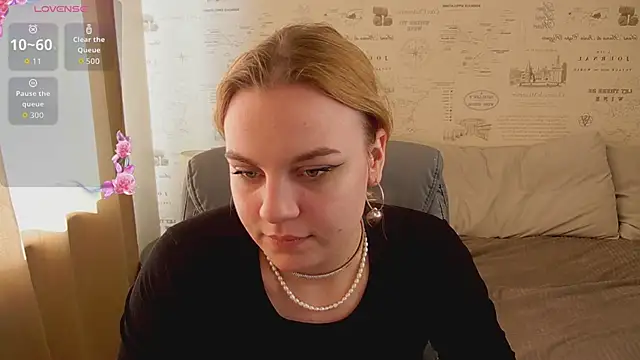 Snapshot of Glow_Margo chatting on June 18, 2026, 1:15 am Glow Margo online show from June 18, 2026, 1:15 am