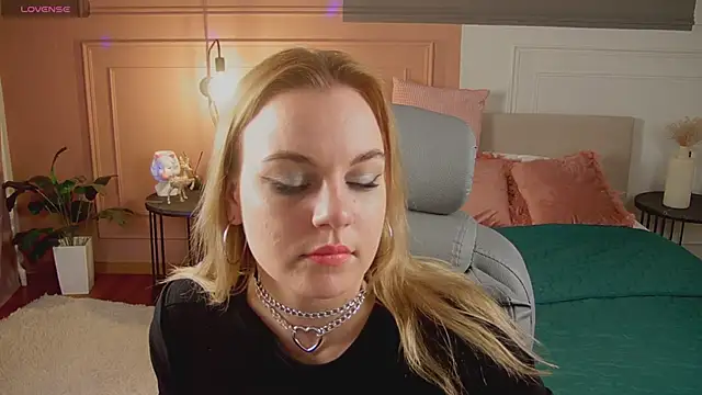 Glow Margo online show from April 6, 2026, 1:01 am