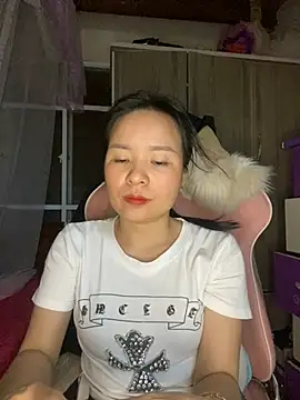 Ivy Trix2 online show from April 2, 2026, 2:35 pm