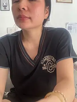 Ivy Trix2 online show from April 8, 2026, 3:41 am