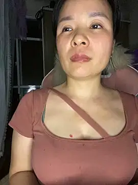 Ivy Trix2 online show from April 18, 2026, 2:52 pm