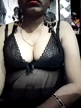 Snapshot of Hey__honey chatting on May 15, 2026, 7:23 pm Hey honey online show from May 15, 2026, 7:23 pm