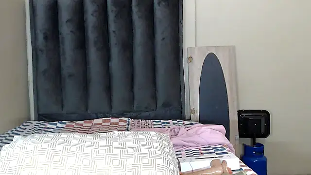 LexyDiana online show from April 12, 2026, 6:16 am