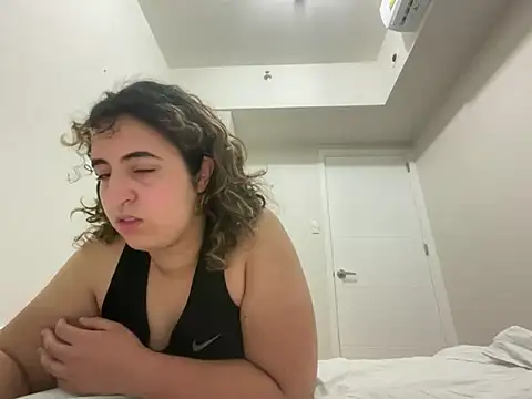 yassiestar online show from April 1, 2026, 7:55 pm