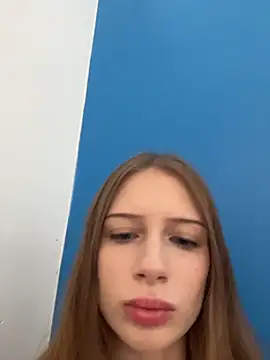 ViviennMur online show from March 4, 2026, 8:00 am