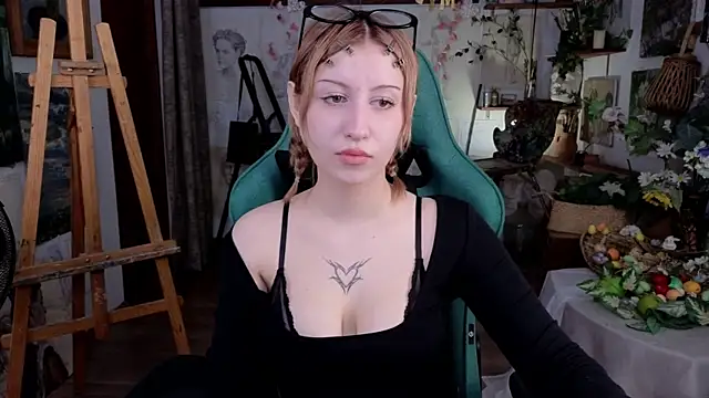 Snapshot of EffieMeowley chatting on March 27, 2026, 4:54 am EffieMeowley online show from March 27, 2026, 4:54 am