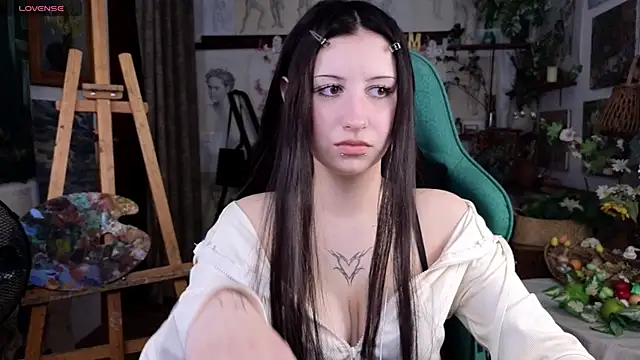 Snapshot of EffieMeowley chatting on April 13, 2026, 9:35 am EffieMeowley online show from April 13, 2026, 9:35 am
