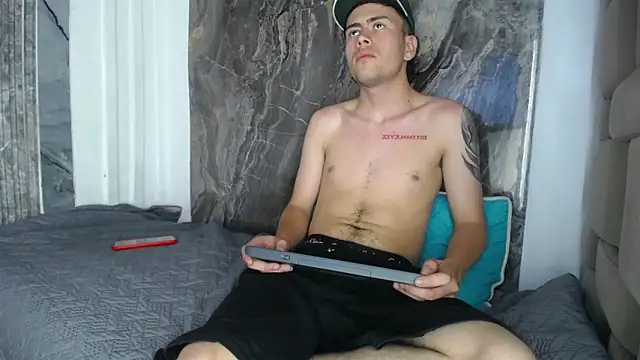 Snapshot of Dante_Golden chatting on March 3, 2026, 7:43 pm Dante Golden online show from March 3, 2026, 7:43 pm