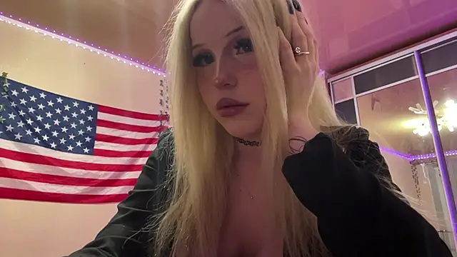 Snapshot of Mollywannatouch chatting on March 4, 2026, 8:16 pm Mollywannatouch online show from March 4, 2026, 8:16 pm