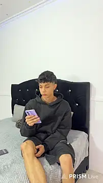 DiamondEssence online show from March 5, 2026, 2:08 am