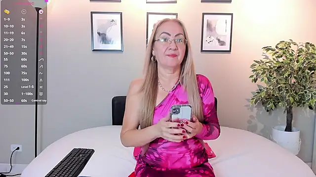 Victoria Firee online show from April 18, 2026, 7:18 pm