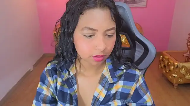 Snapshot of Kristen_black_T chatting on February 28, 2026, 7:35 pm Kristen black T online show from February 28, 2026, 7:35 pm