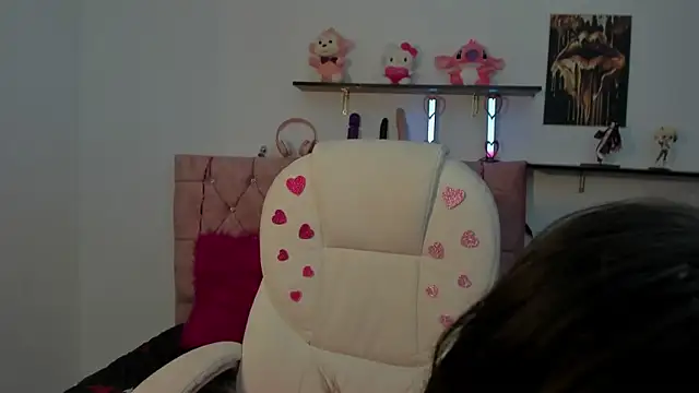 Snapshot of Miis_Beella chatting on February 27, 2026, 8:19 pm Miis Beella online show from February 27, 2026, 8:19 pm