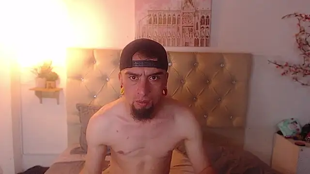Snapshot of Rommen_N_Zoe chatting on May 20, 2026, 1:13 am Rommen N Zoe online show from May 20, 2026, 1:13 am