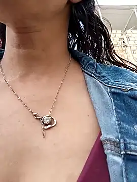 celeste kiss  online show from April 4, 2026, 8:04 pm