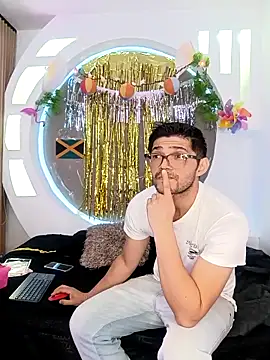 ritzabeth daniel online show from April 4, 2026, 2:29 am