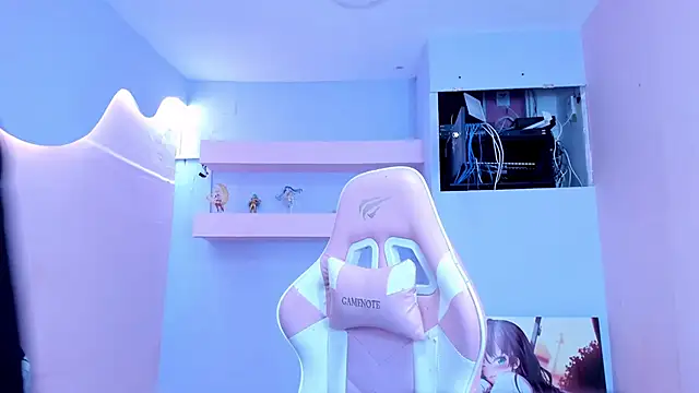 DanteLuxx online show from April 22, 2026, 3:35 am