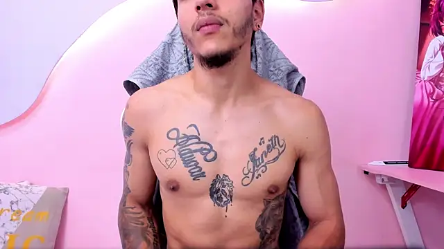 DanteLuxx online show from April 10, 2026, 3:46 am