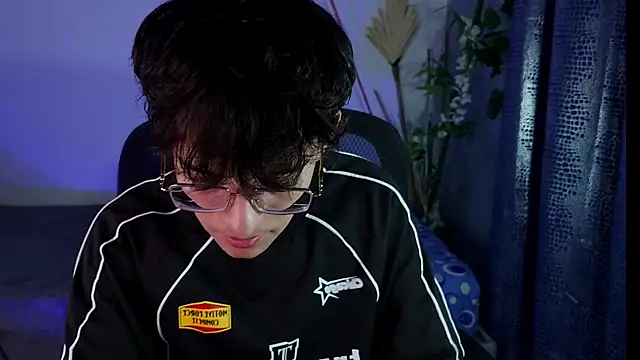 noah millerx online show from April 21, 2026, 4:41 am