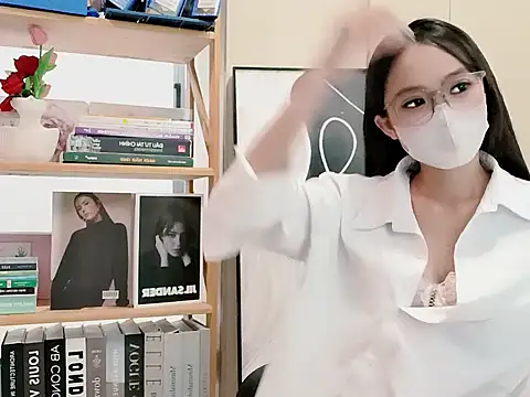 LeNaLyy online show from March 5, 2026, 6:43 am