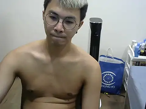 silverwolfwoof online show from May 8, 2026, 4:44 pm