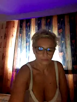 Snapshot of LunaBlaise chatting on July 19, 2026, 8:23 am LunaBlaise online show from July 19, 2026, 8:23 am