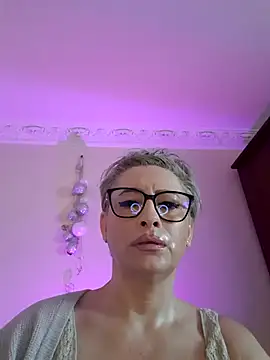 LunaBlaise online show from May 7, 2026, 7:12 am