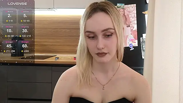 Snapshot of Bella_Villen chatting on July 28, 2026, 10:01 am Bella Villen online show from July 28, 2026, 10:01 am
