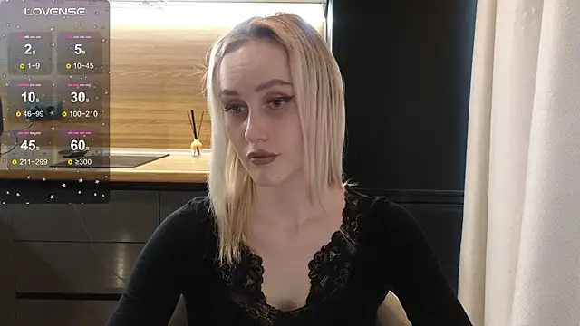 Snapshot of Bella_Villen chatting on July 3, 2026, 1:06 pm Bella Villen online show from July 3, 2026, 1:06 pm