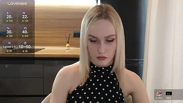 Snapshot of Bella_Villen chatting on June 23, 2026, 11:41 am Bella Villen online show from June 23, 2026, 11:41 am