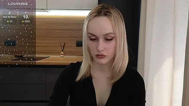 Snapshot of Bella_Villen chatting on June 19, 2026, 5:46 am Bella Villen online show from June 19, 2026, 5:46 am