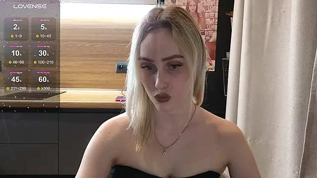 Snapshot of Bella_Villen chatting on August 2, 2026, 3:53 pm Bella Villen online show from August 2, 2026, 3:53 pm