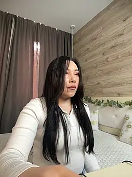 LunaVeyne online show from March 5, 2026, 1:08 pm