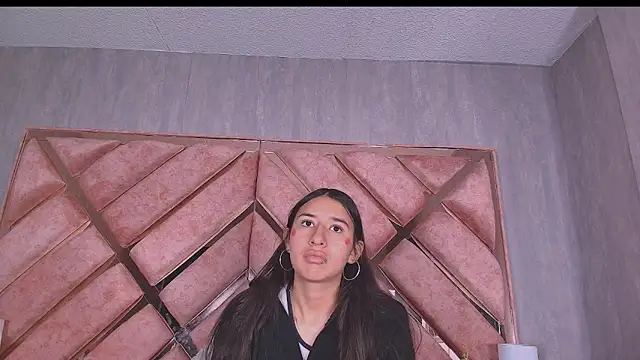LilyRossi  online show from April 22, 2026, 12:23 pm